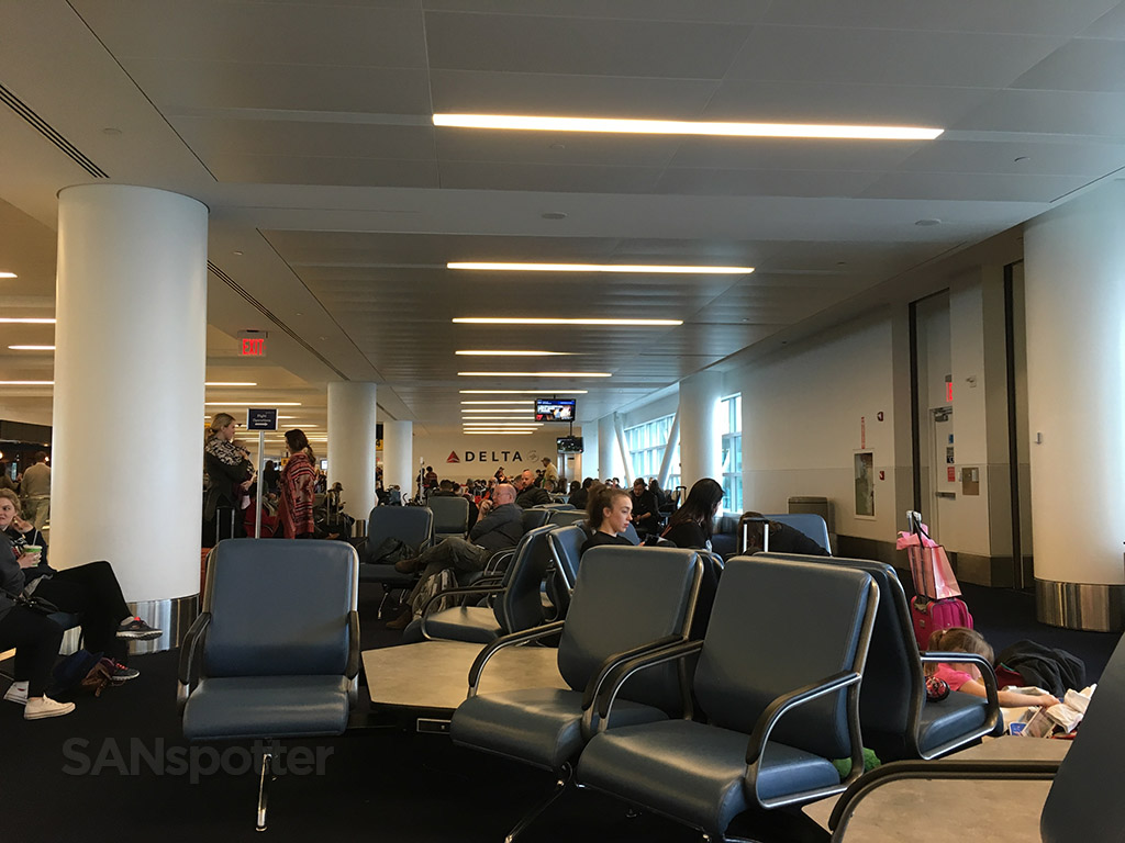 jfk airport terminal 4 seating area