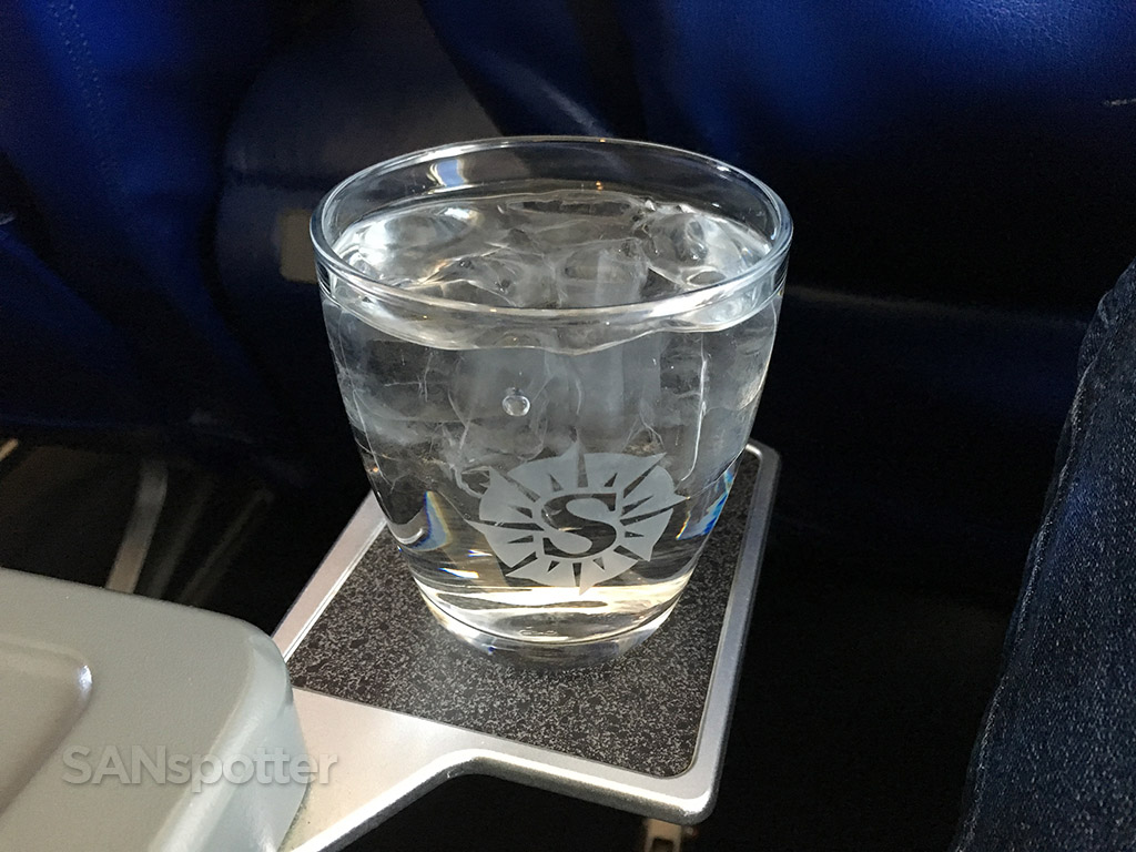 sun country airlines first class drink glasses
