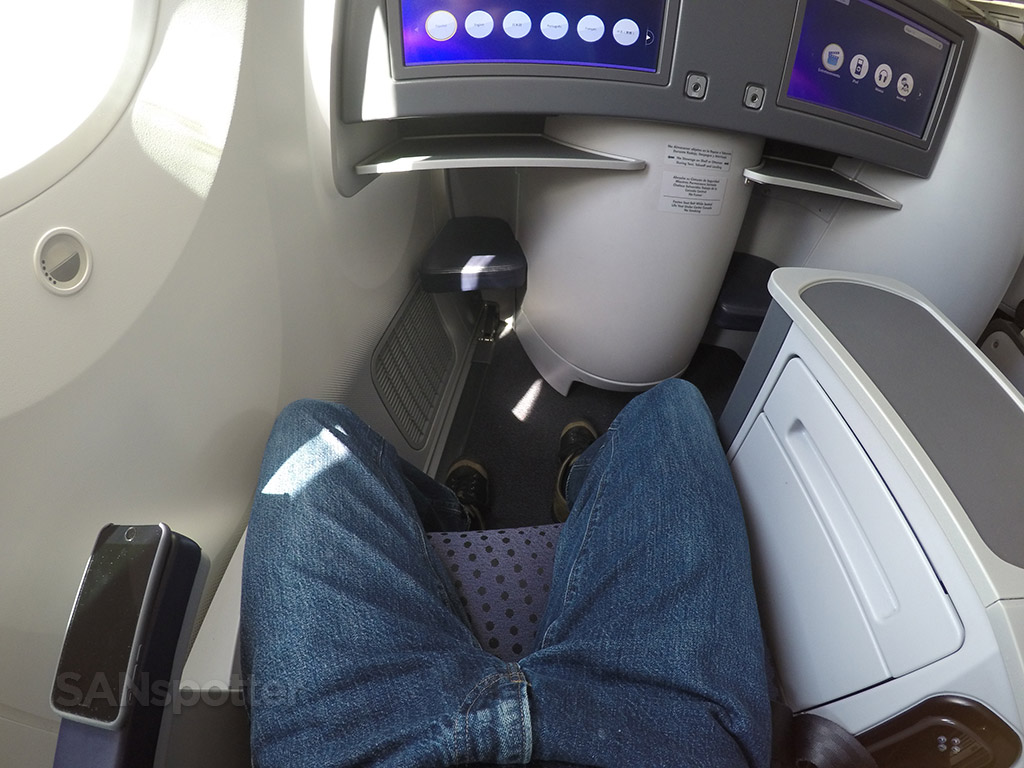aeromexico 787 premier class foot room