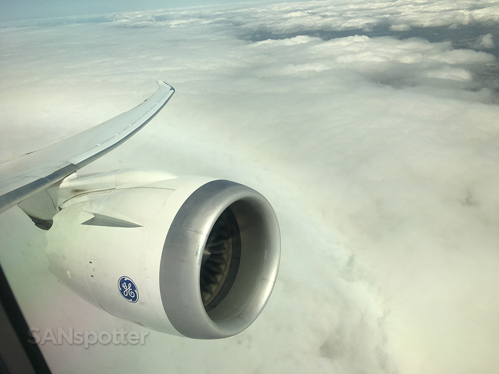 aeromexico 787 climbing through the clouds