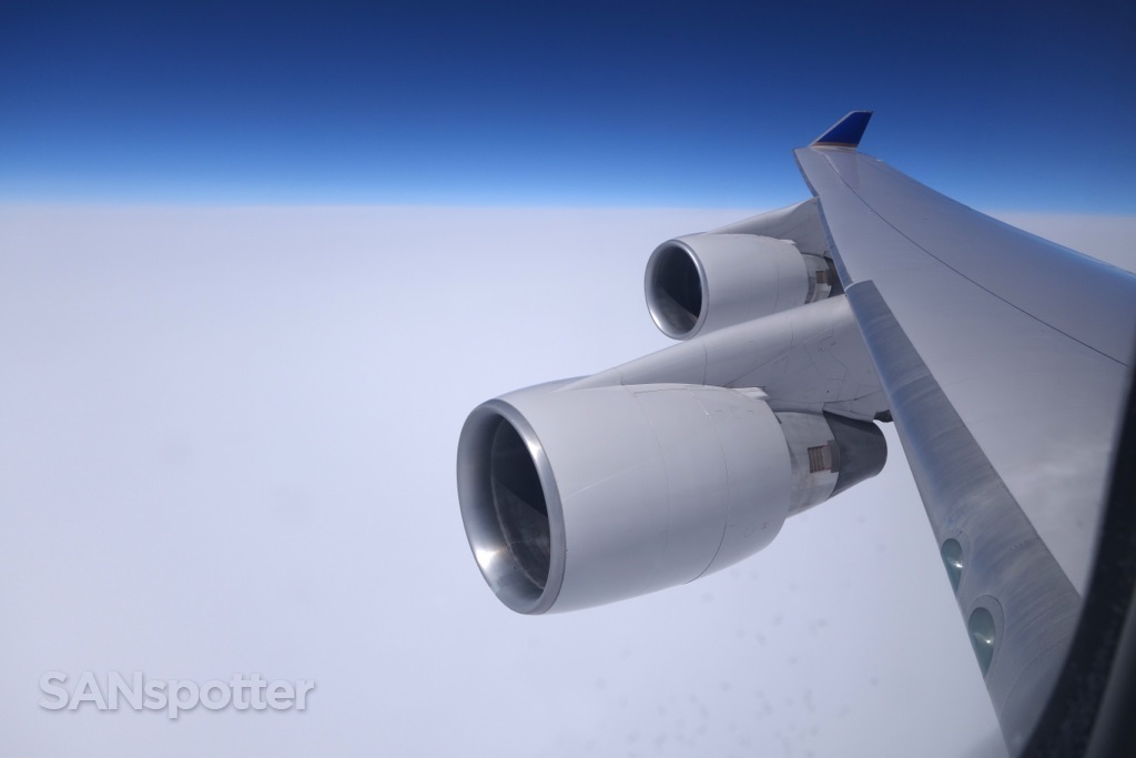 747-400 wing view