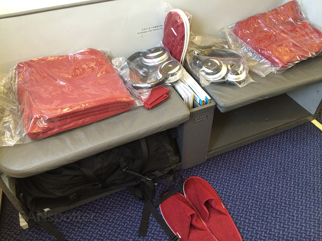 business class bulkhead storage