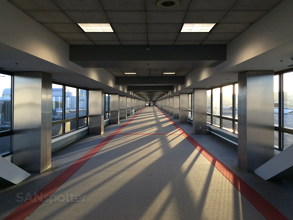 LAX terminal 7 and 8 walkway