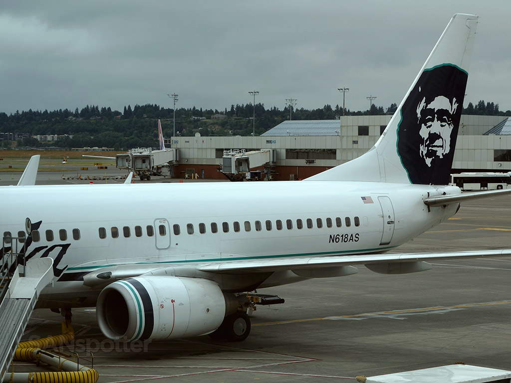 Alaska Airlines 737-700 N618AS