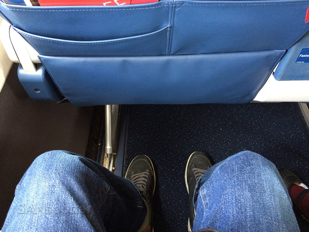 delta md-88 first class leg room