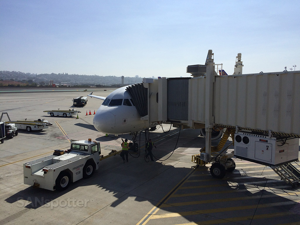 N923FR frontier airlines gate 12 san diego