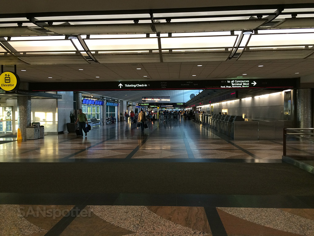 denver airport ticketing hall