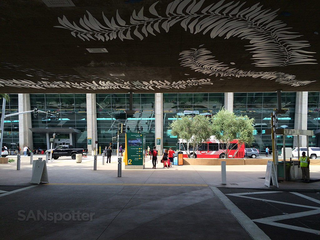 arrivals level san diego airport