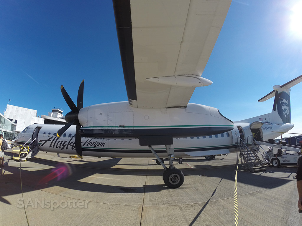 Q400 wide angle under wing