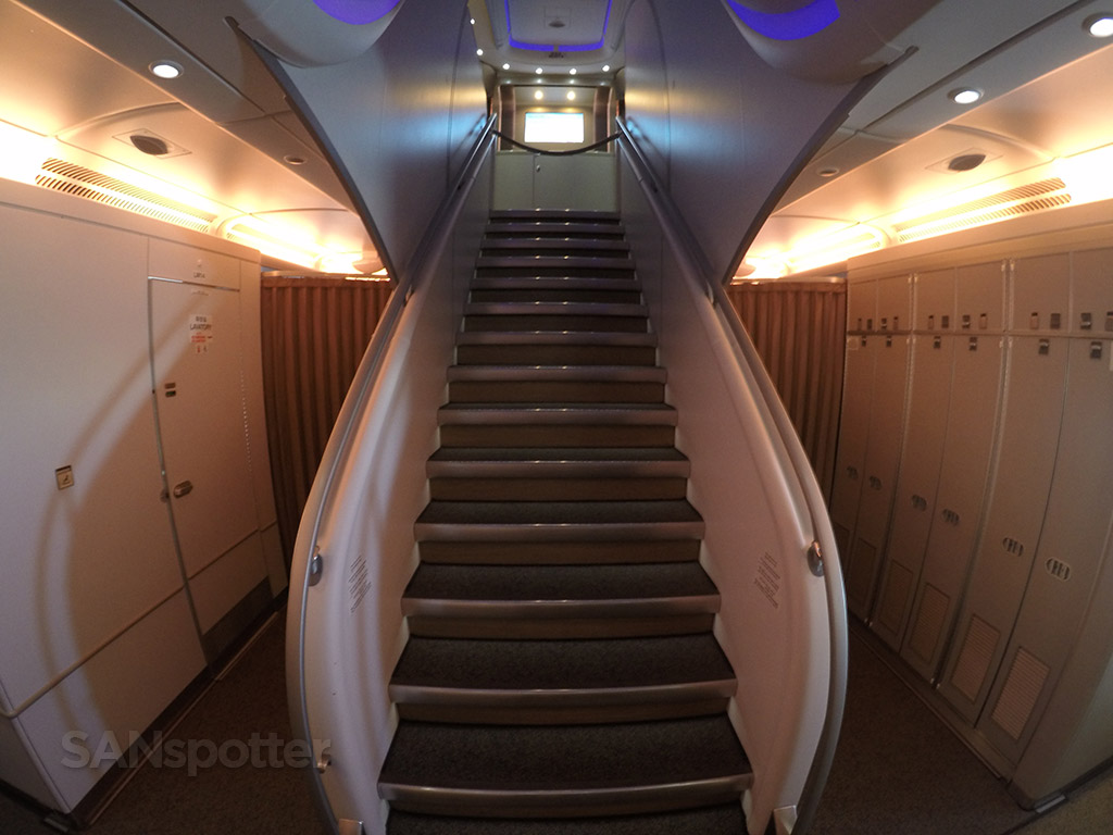 asiana a380 stairs to upper deck