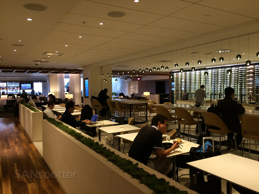 lax star alliance business class lounge seating