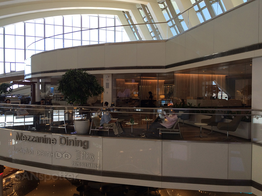 exterior of the star alliance business class lounge lax