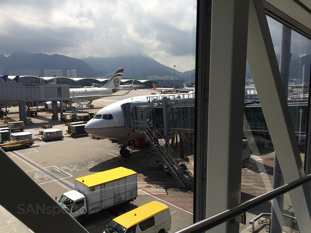 united airlines 777 hong kong