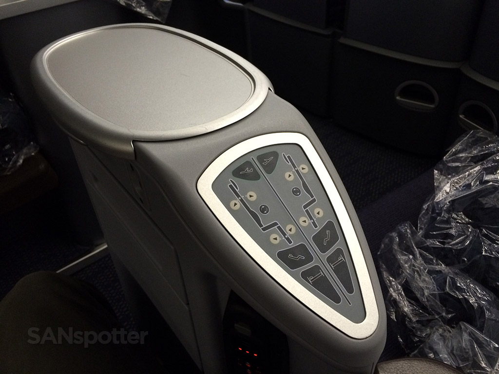united BusinessFirst center console seat controls
