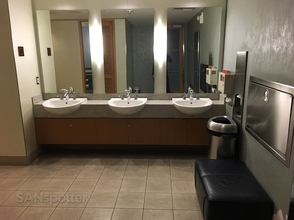 flagship lounge lax bathroom