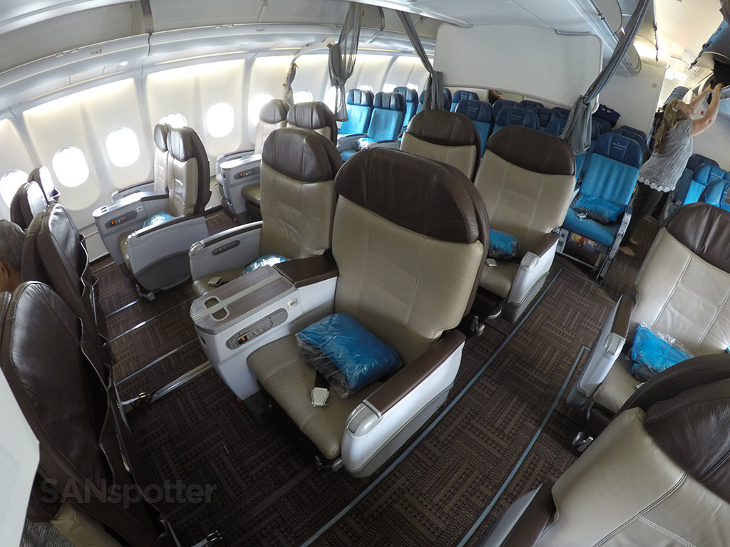 Hawaiian Airlines A330-200 first class cabin