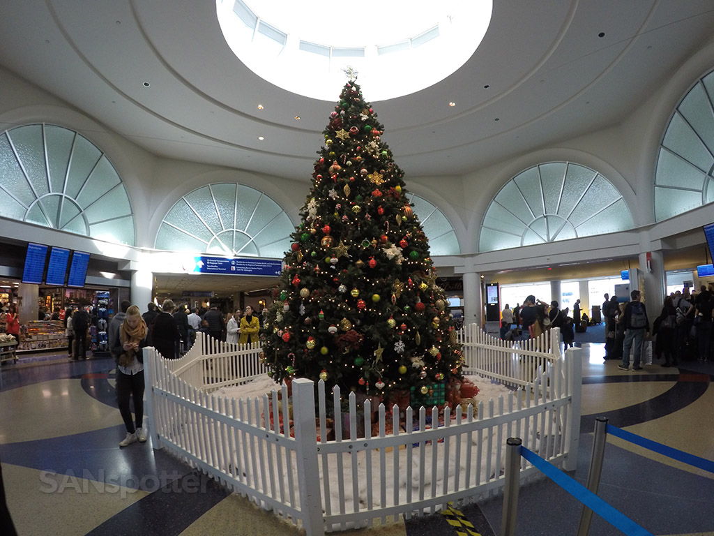 terminal 4 lax christmas decorations