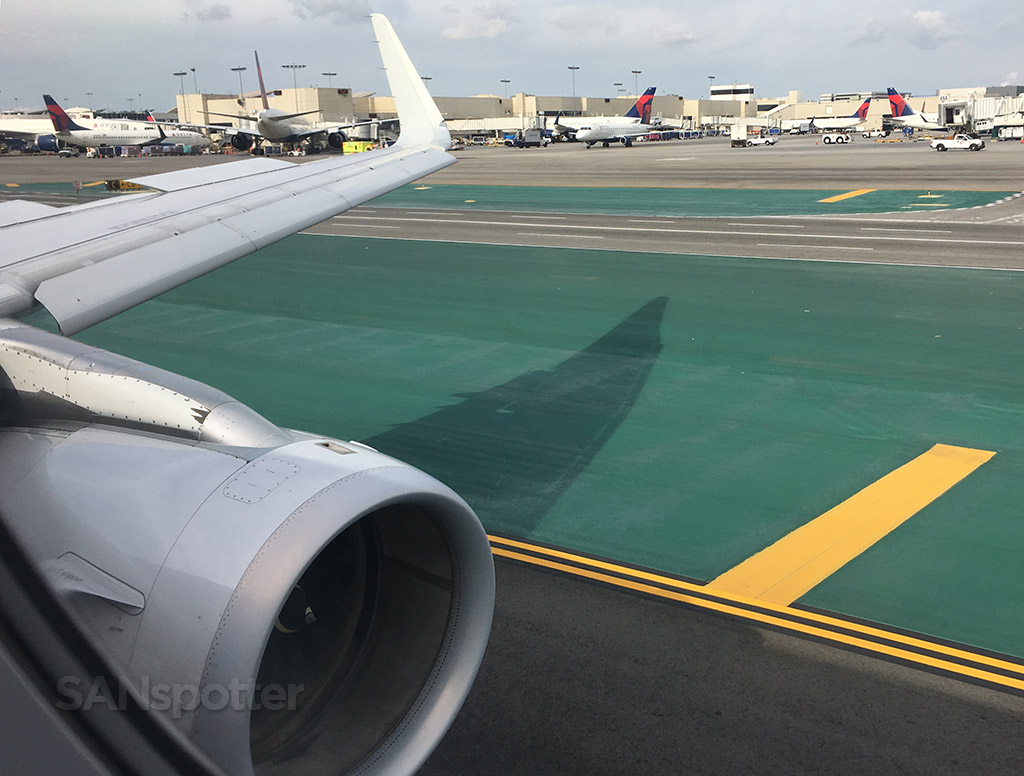 Taxiing out to runway 25R lax