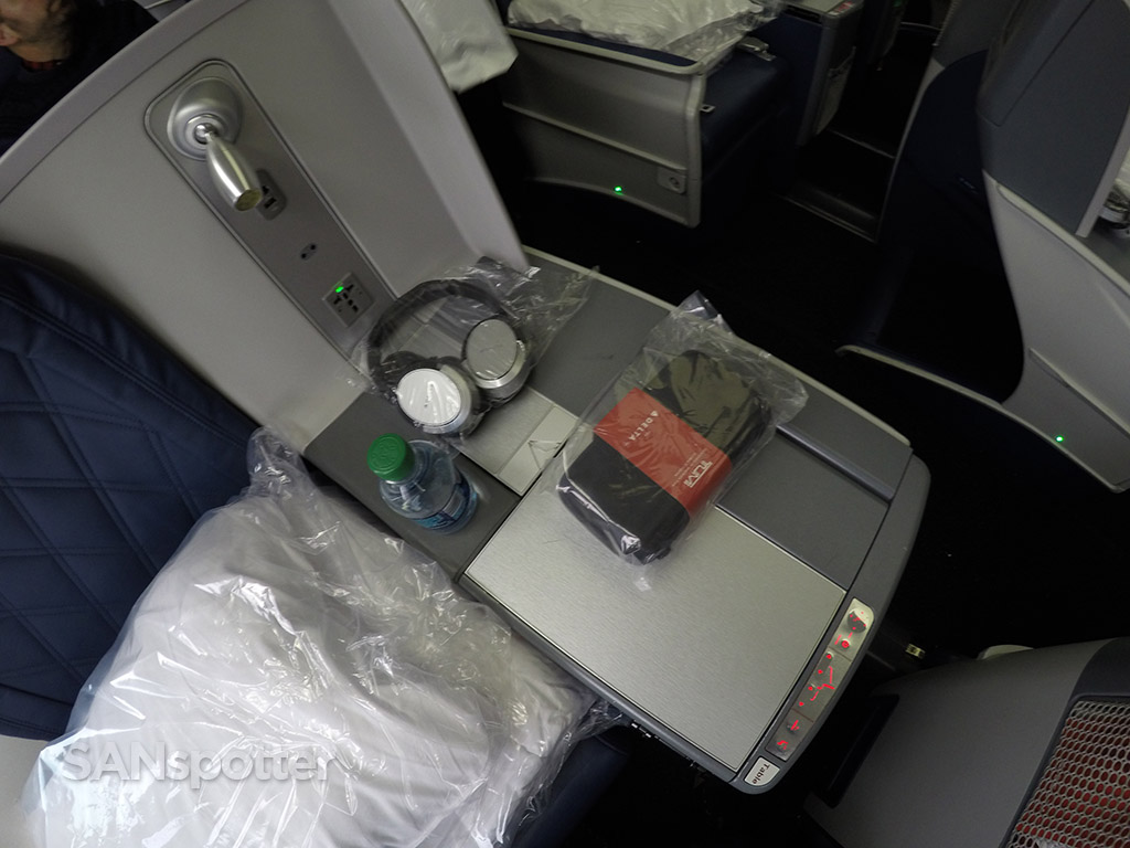 delta one business class freebies