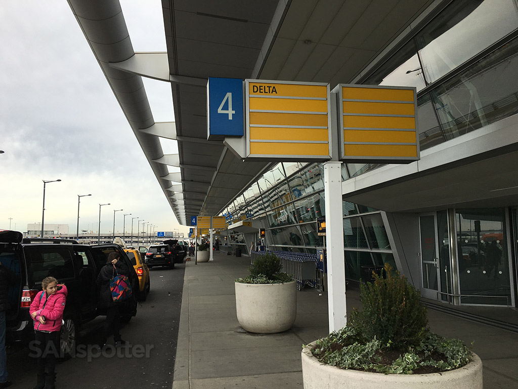 JFK curbside terminal 4