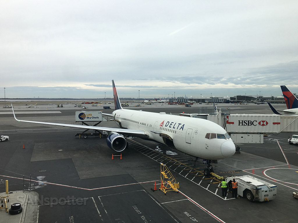 Delta Airlines 767-300 (N1501P) 