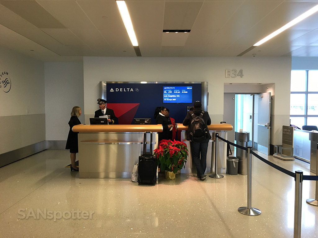 gate b34 jfk terminal 4