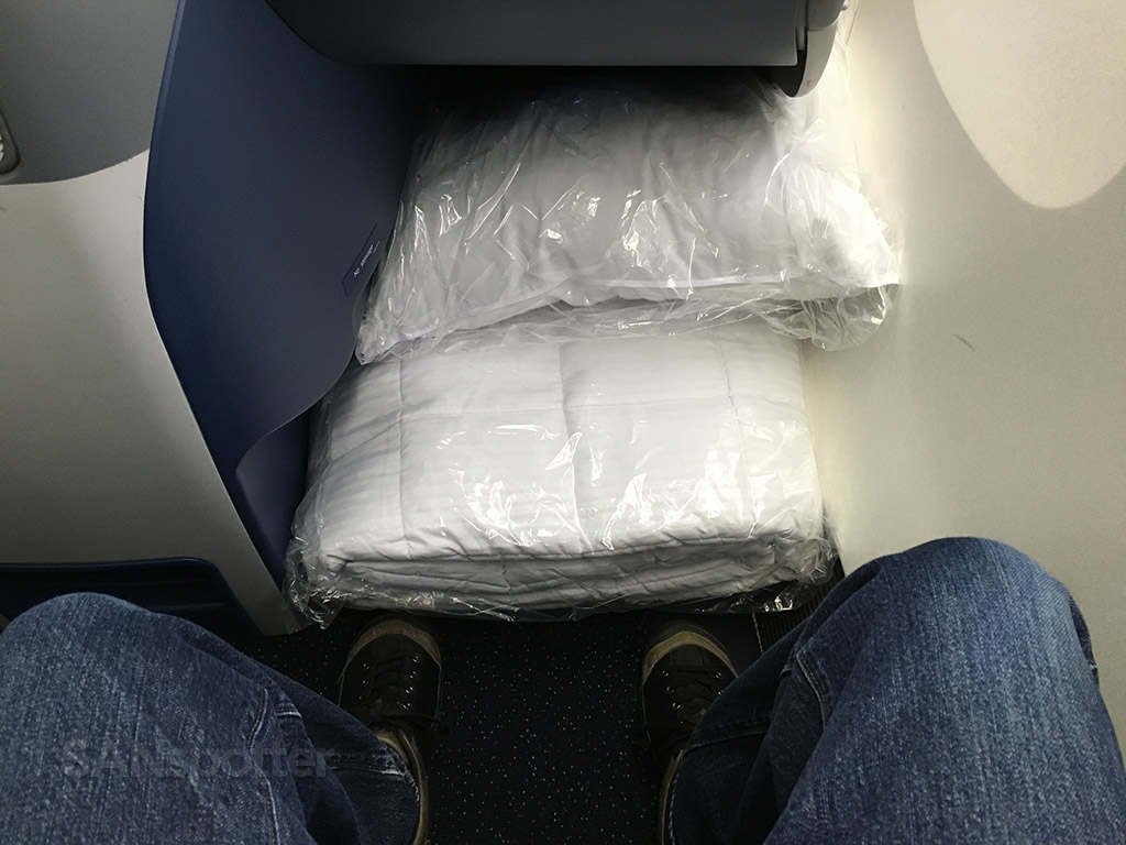 delta one business class pillow and duvet