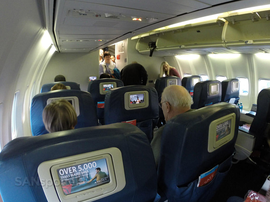 delta 737-800 first class cabin