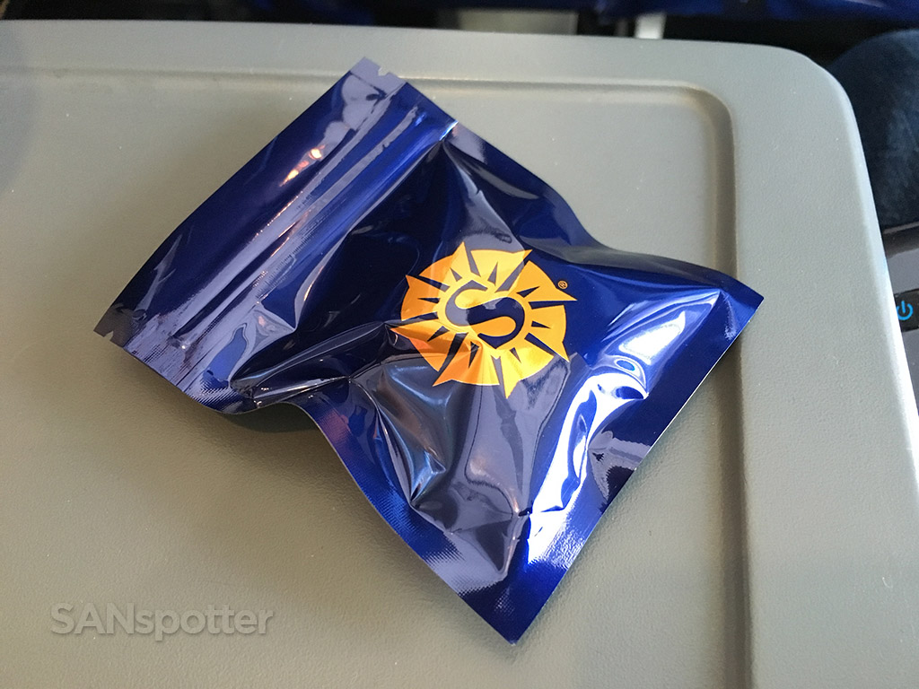 sun country airlines earphones