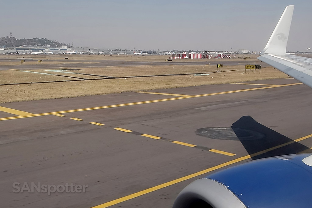 taxiing at mexico city airport