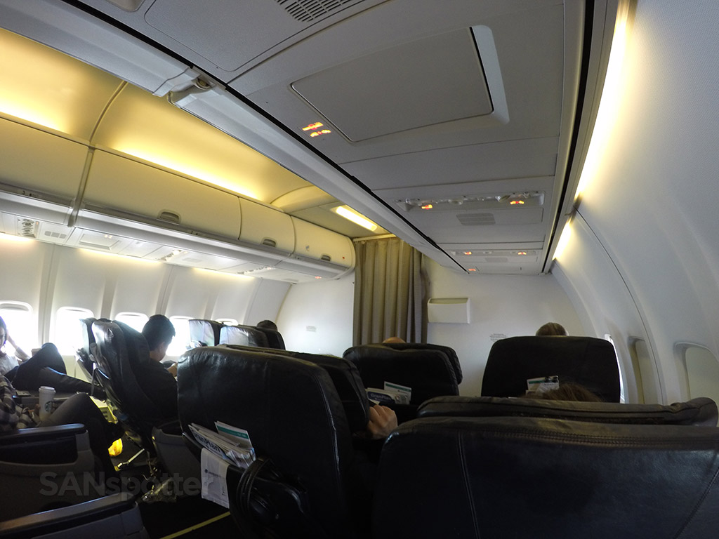 AeroMexico 737-700 Premier Class cabin