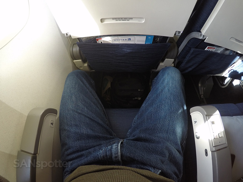 united airlines 747-400 economy class seat pitch