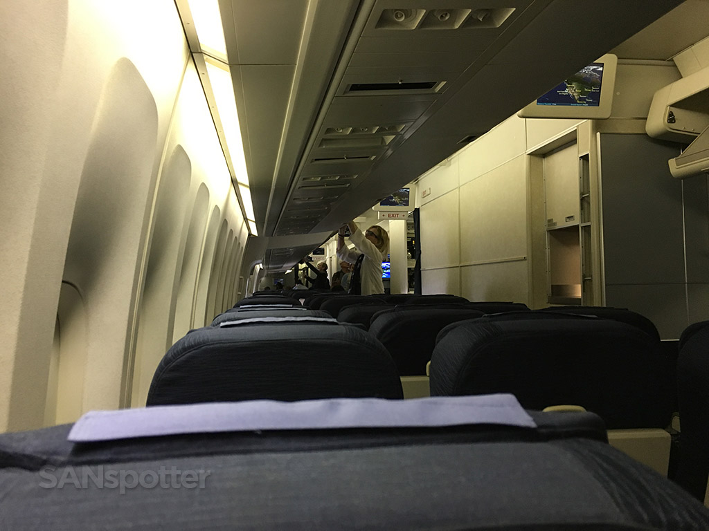 united 747-400 cabin interior