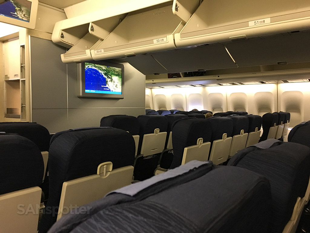 united airlines 747-400 economy class cabin
