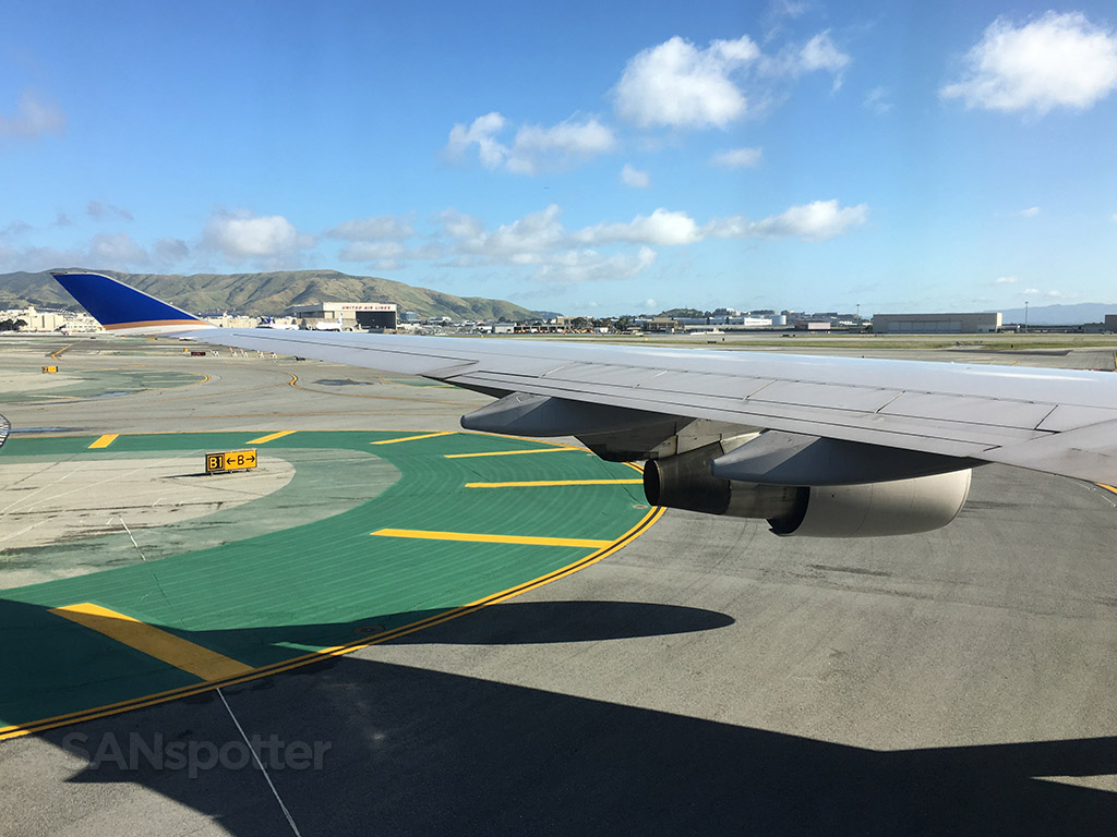 747-400 taxiing san francisco airport