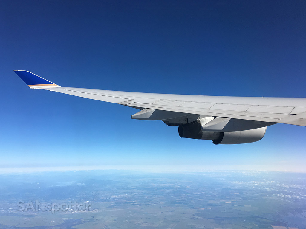 Leveling off at 37,000ft united 747-400