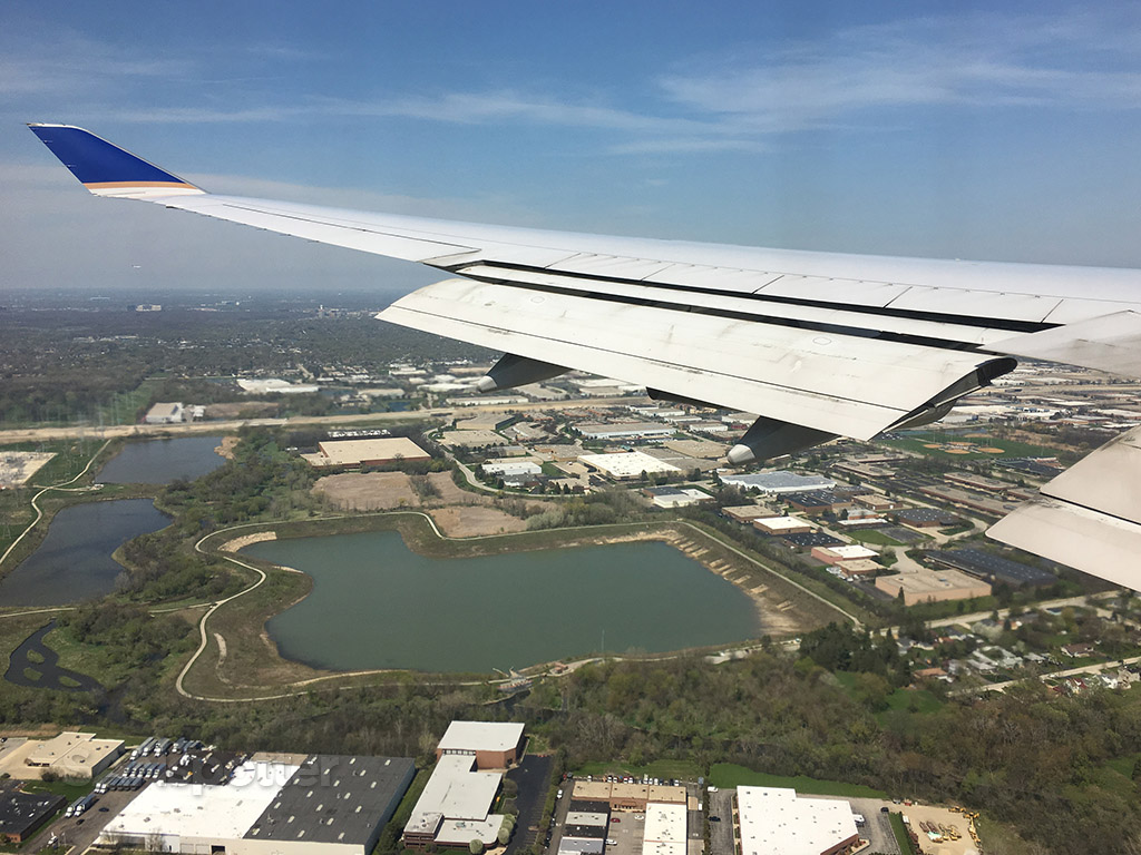 approaching ORD united 747-400