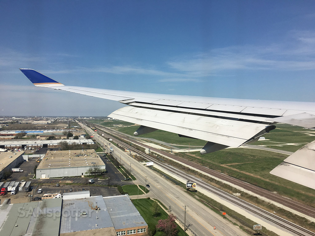 landing at ORD united airlines 747-400