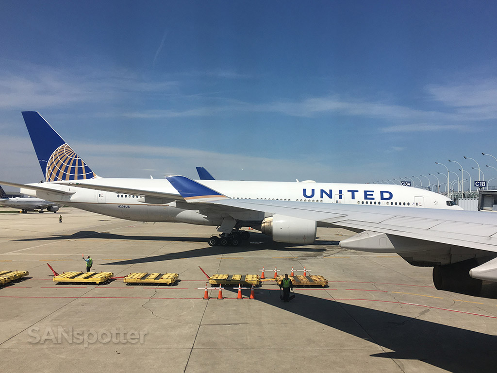 united airlines 777-200 ORD