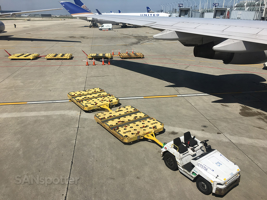 747-400 cargo pallet chicago ohare