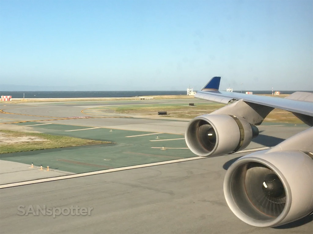 747-400 thrust reversers