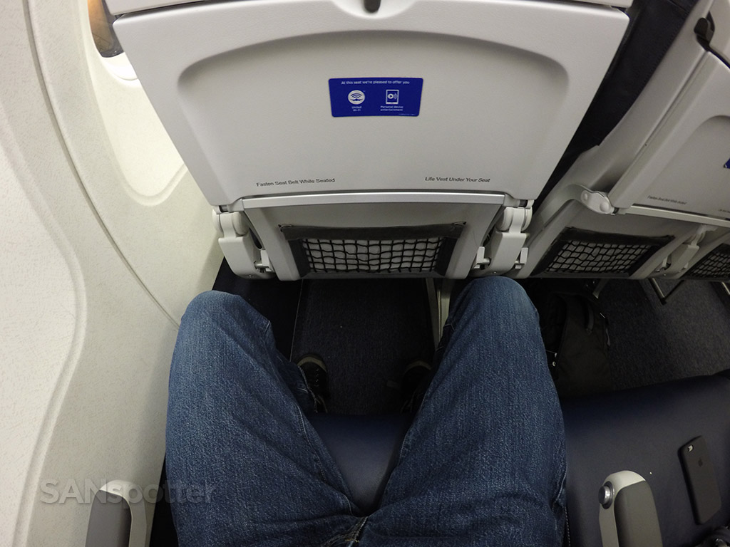 united a320 seat pitch economy class