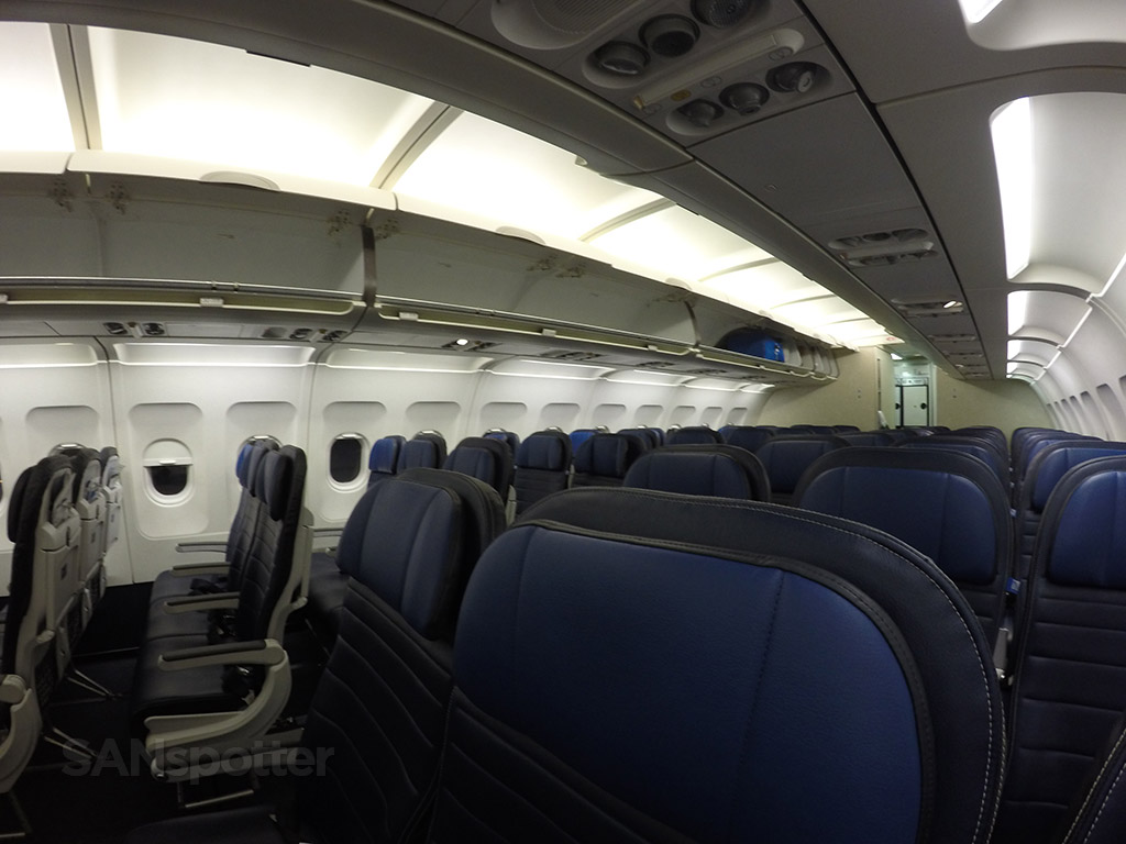 united airlines a320 economy class cabin