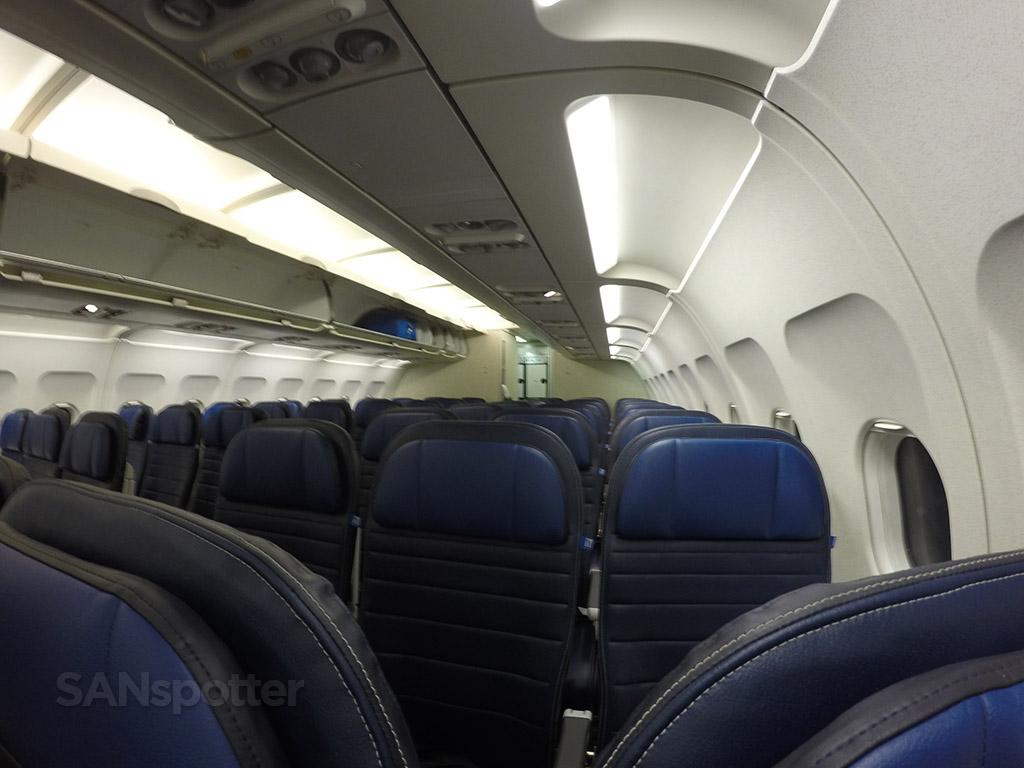 united airlines a320 economy class cabin