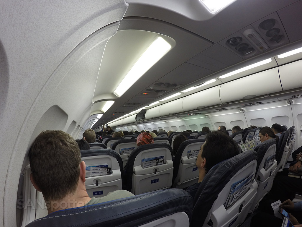 united airlines a320 economy class cabin