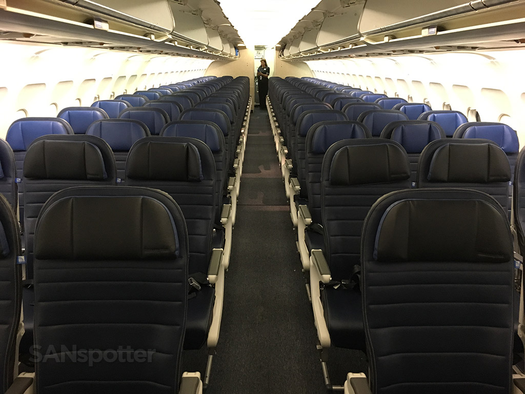 united airlines a320 economy class cabin