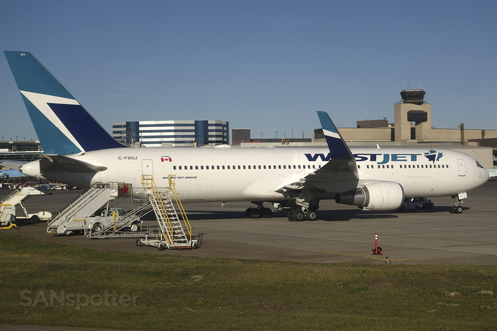 WestJet 737-700 main cabin (economy class) YYC-SAN – SANspotter
