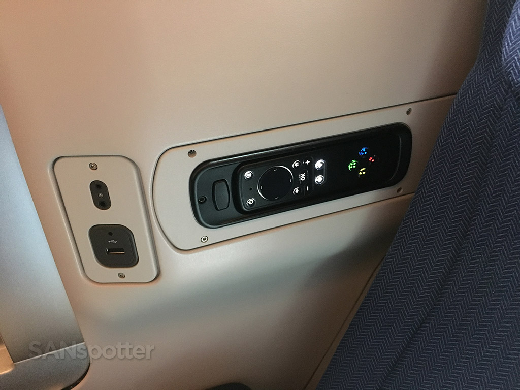 british airways club world in seat usb power