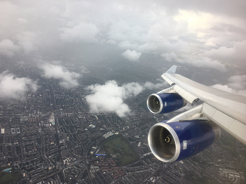 approaching heathrow airport 747