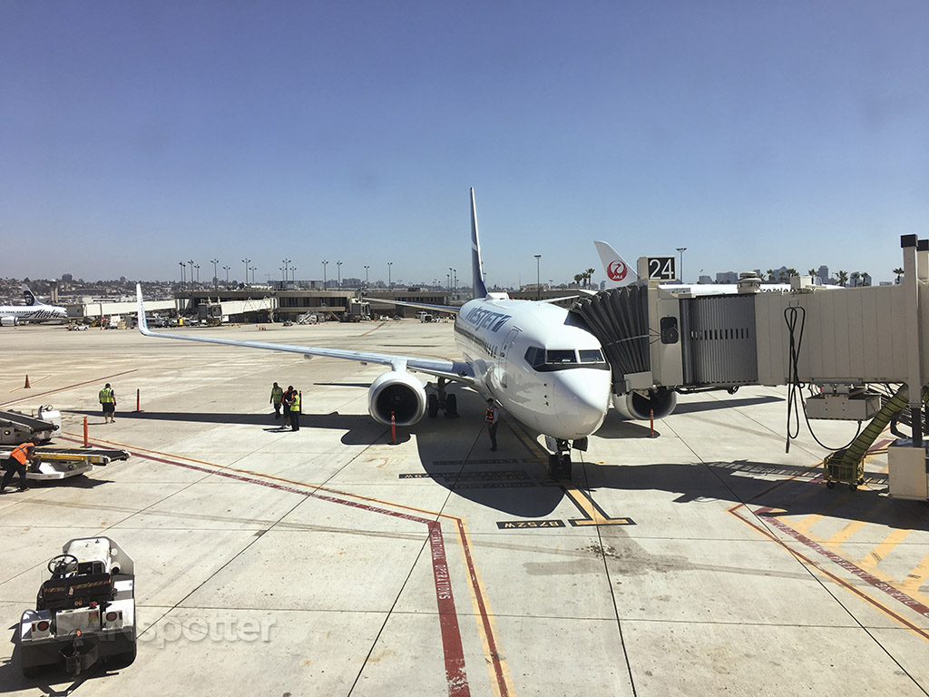 WestJet 737-700 main cabin (economy class) SAN-YYC – SANspotter